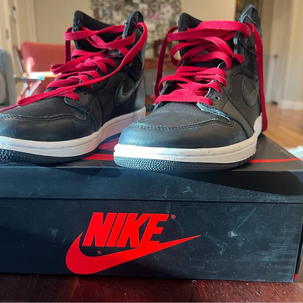Nike air Jordan 1 retro high og  Black and Red High-Top Sneakers